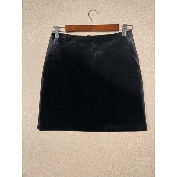 Hallhuber Preppy Academia Studios Edgy Black Velvet Mini Skirt - Picture 2 of 8